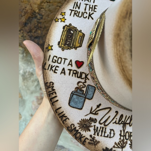 SOLD PLEASE READ DESCRIPTION
New Charlie 1 Horse Lainey Wilson Hand burned Hat - Picture 5 of 10